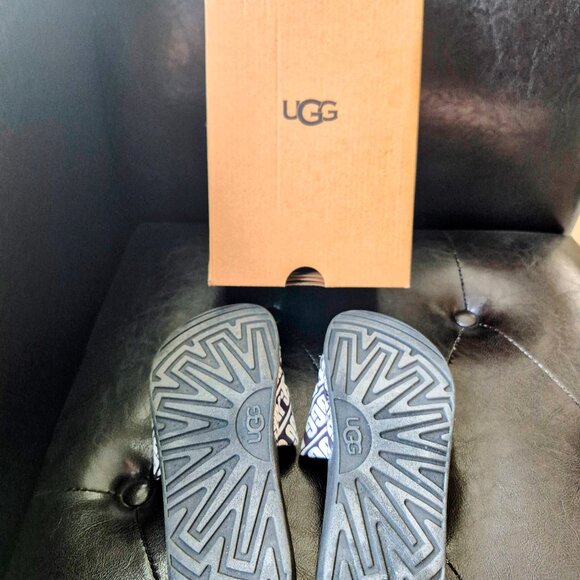 UGG Kids/Youth Size 3 K Beach Slides Sandals, Boys/Girls, GUC - Picture 2 of 3